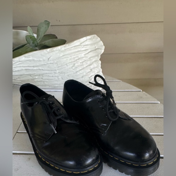 Dr Martens Black Leather UniSex Shoes.Smooth Leather Oxford Shoes